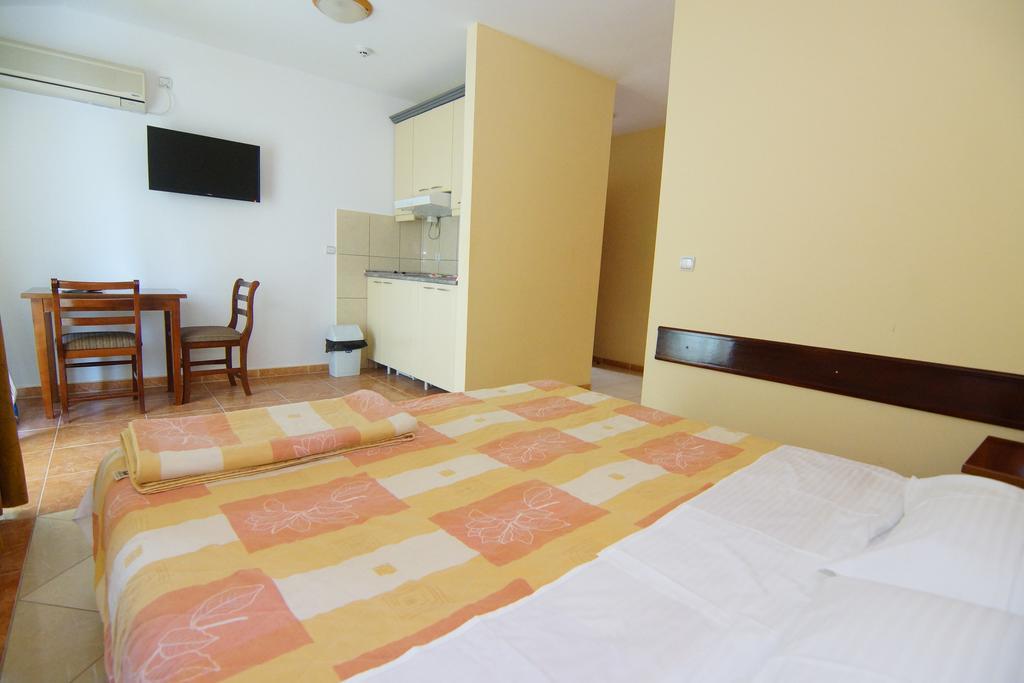 Blue Palace Guest House Budva Exterior photo